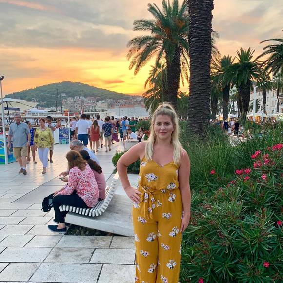 Meet your Posher, Jennifer - Picture 1 of 1